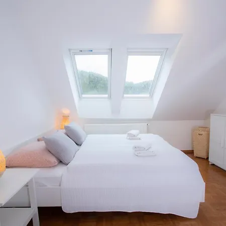 Duplex Panj كْرانْيِسكا غورا